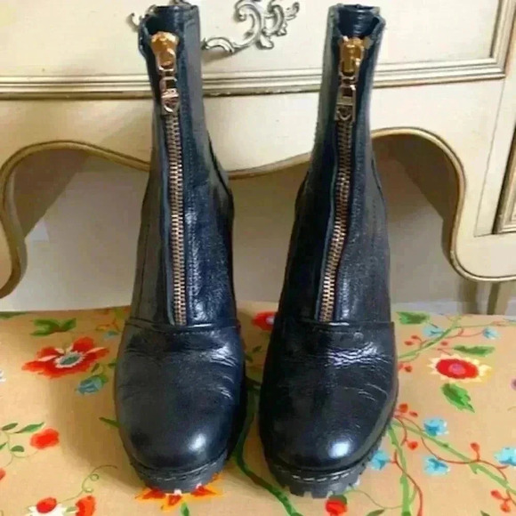 Love Moschino Shoes - love moschino zipper ankle boots